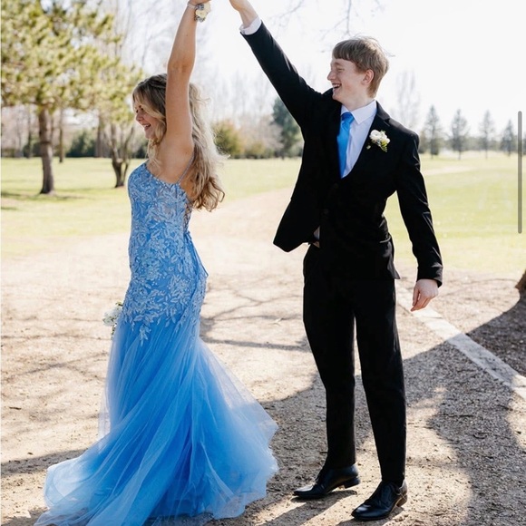 ELLIE WILDE EW36062 size 8 in Bluebell
Regular price$589.00 USD - Picture 7 of 12